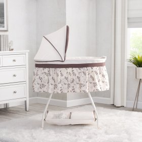 Delta Children Deluxe Sweet Beginnings Bassinet, Falling Leaves